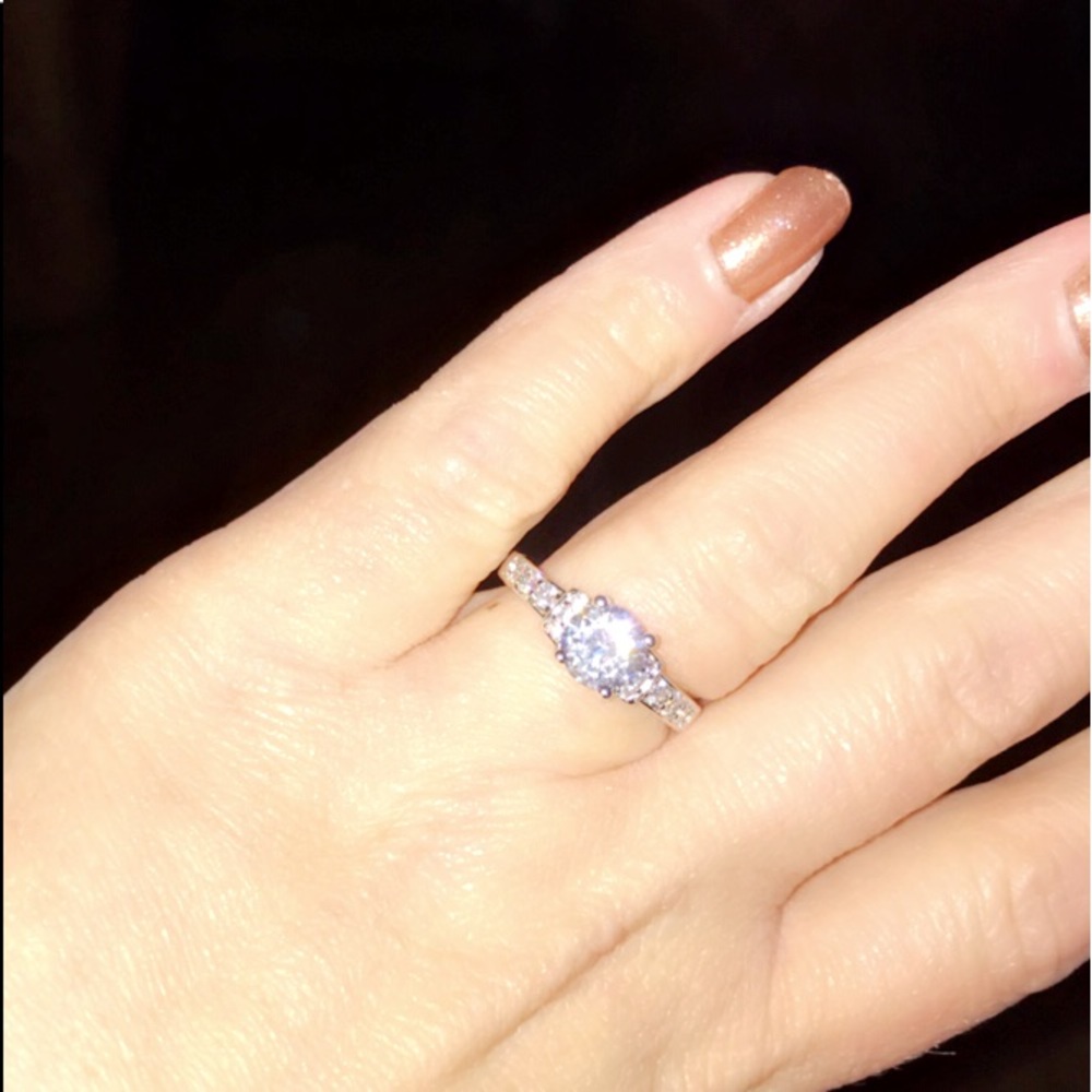 BRAND NEW .925S 7mm WHITE SAPPHIRE ROUND CUT RING - Picture 2 of 6